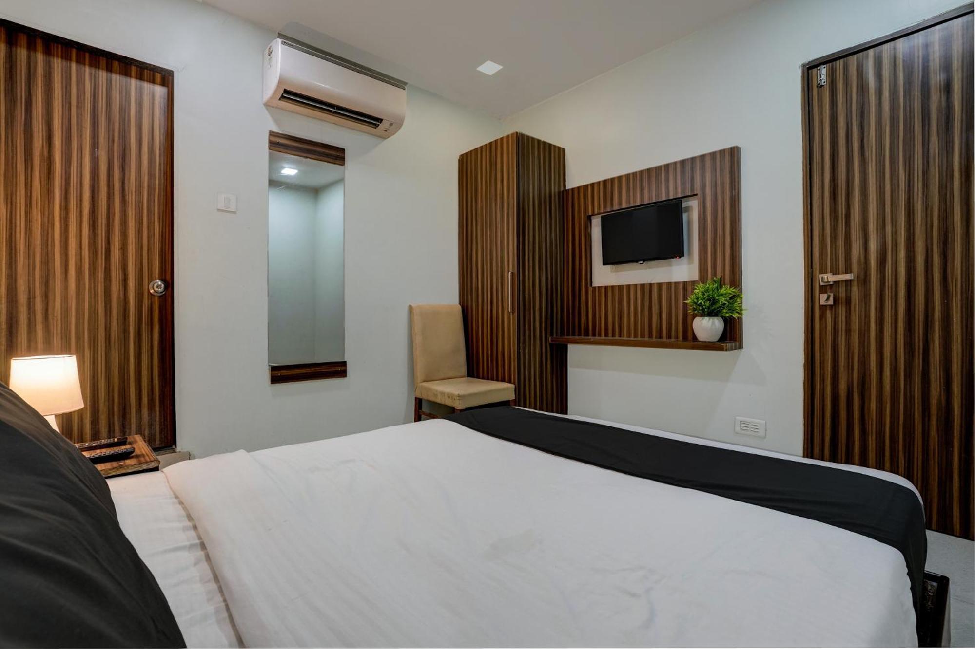 Oyo Hotel Blue Sapphire Residency Near Chhatrapati Shivaji International Airport Mumbai Exterior photo
